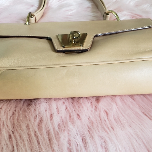 Gucci Tan Leather Shoulder Handbag - Picture 8 of 16